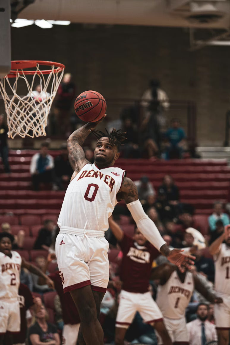 BASKETBALL